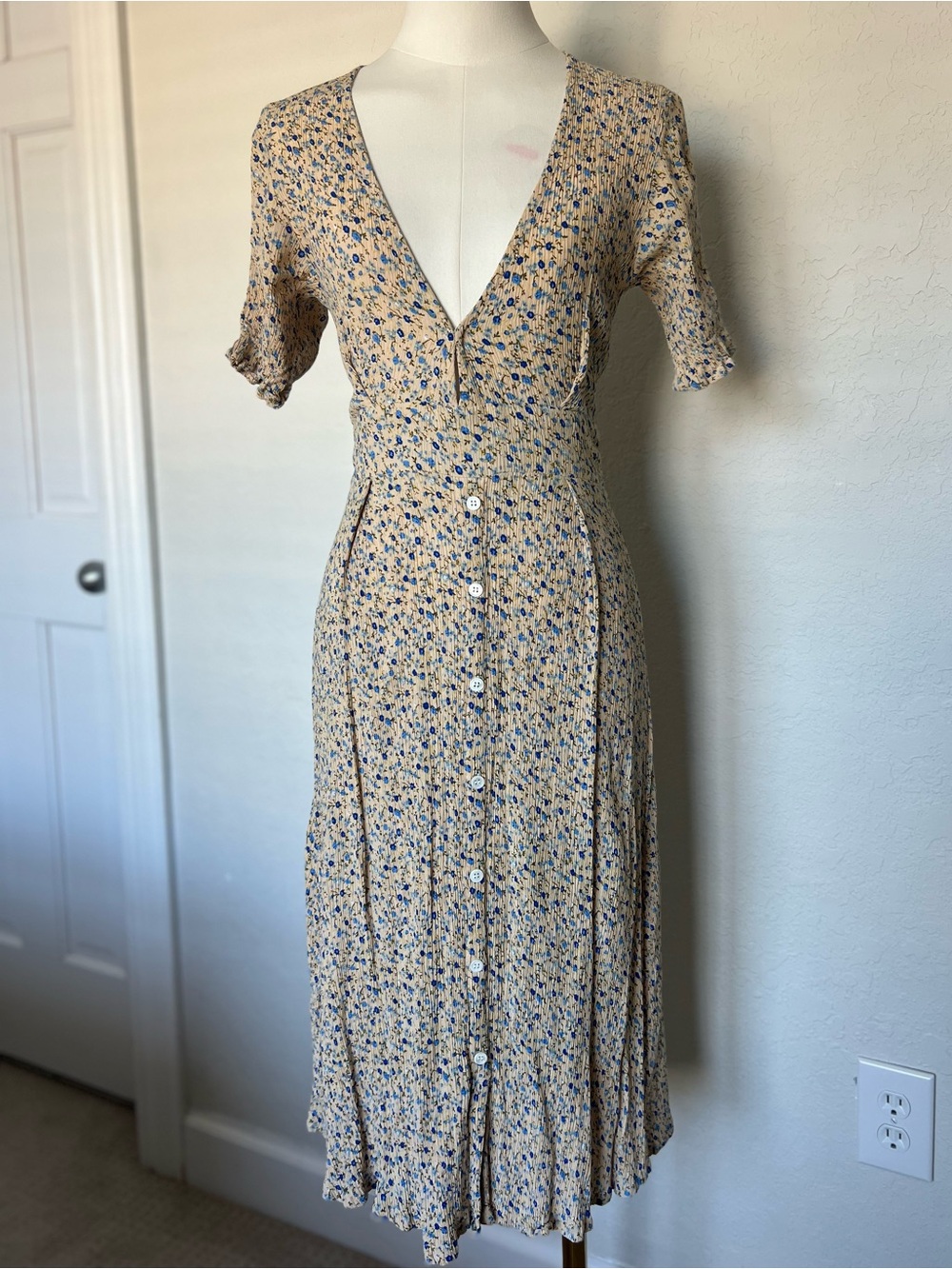 Faithfull the Brand Floral V-Neck Button Front Midi Dress Belted 2 cottage fairy